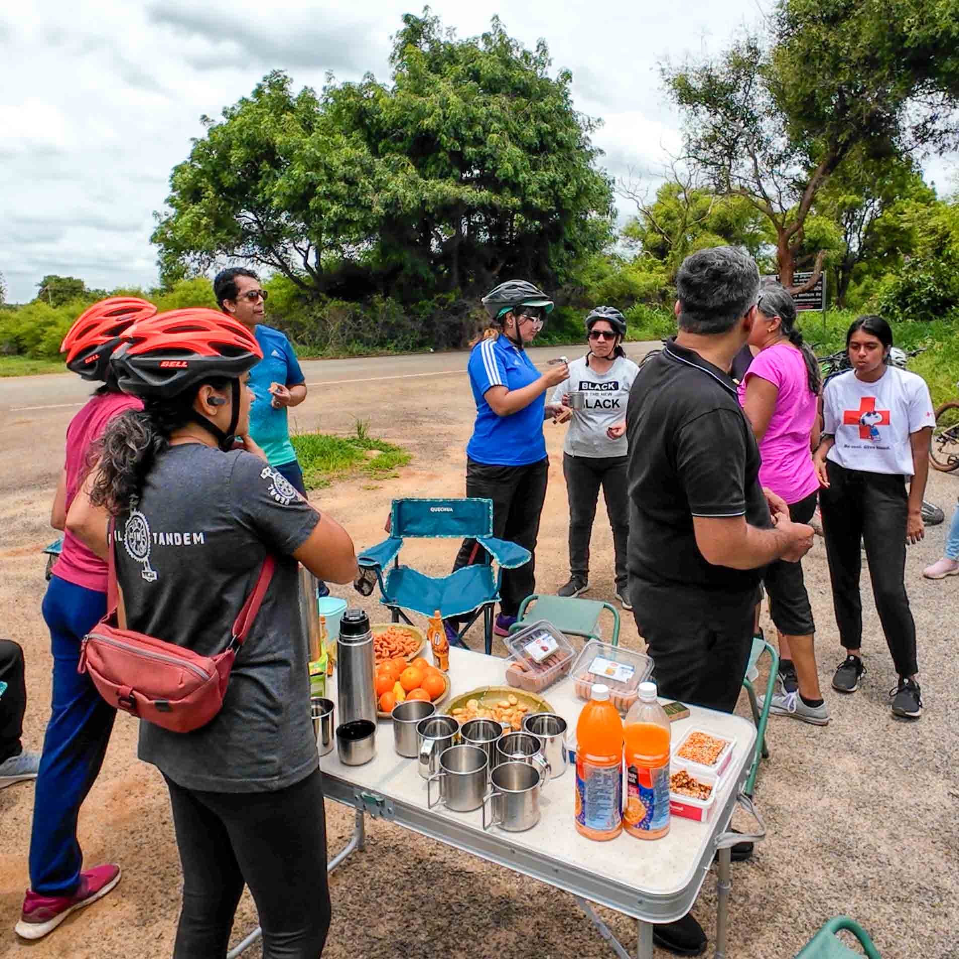 Enjoy an open-air picnic by the wayside. 